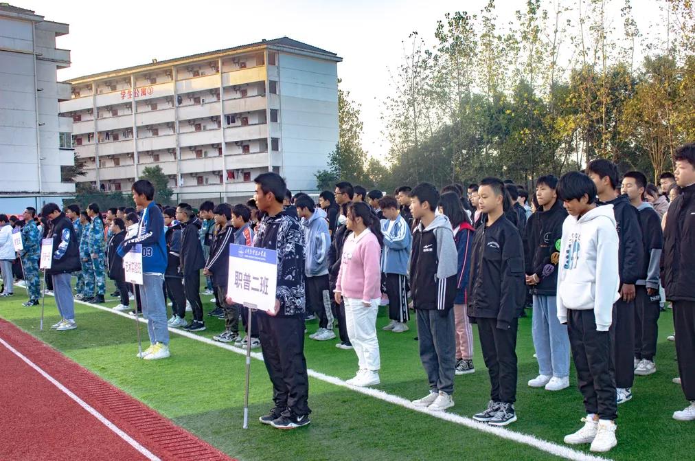 升旗仪式 | 我校举行十一月份“我和振宁共同成长”主题升国旗仪式(图8)
