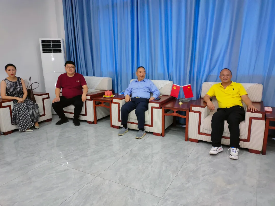 专家领导莅临振宁学校参观指导，助力学校发展迈向新台阶(图3)
