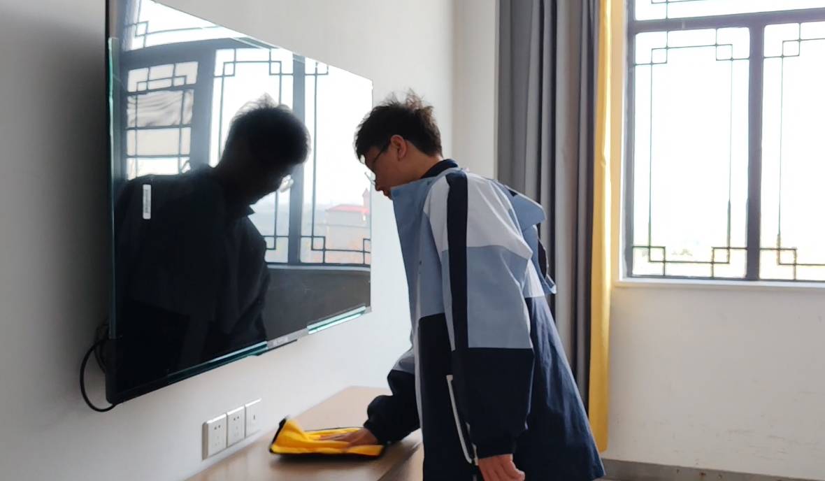 青春暖夕阳 誓言映初心——咸宁振宁技工学校25级新团员敬老践诺显担当(图9)