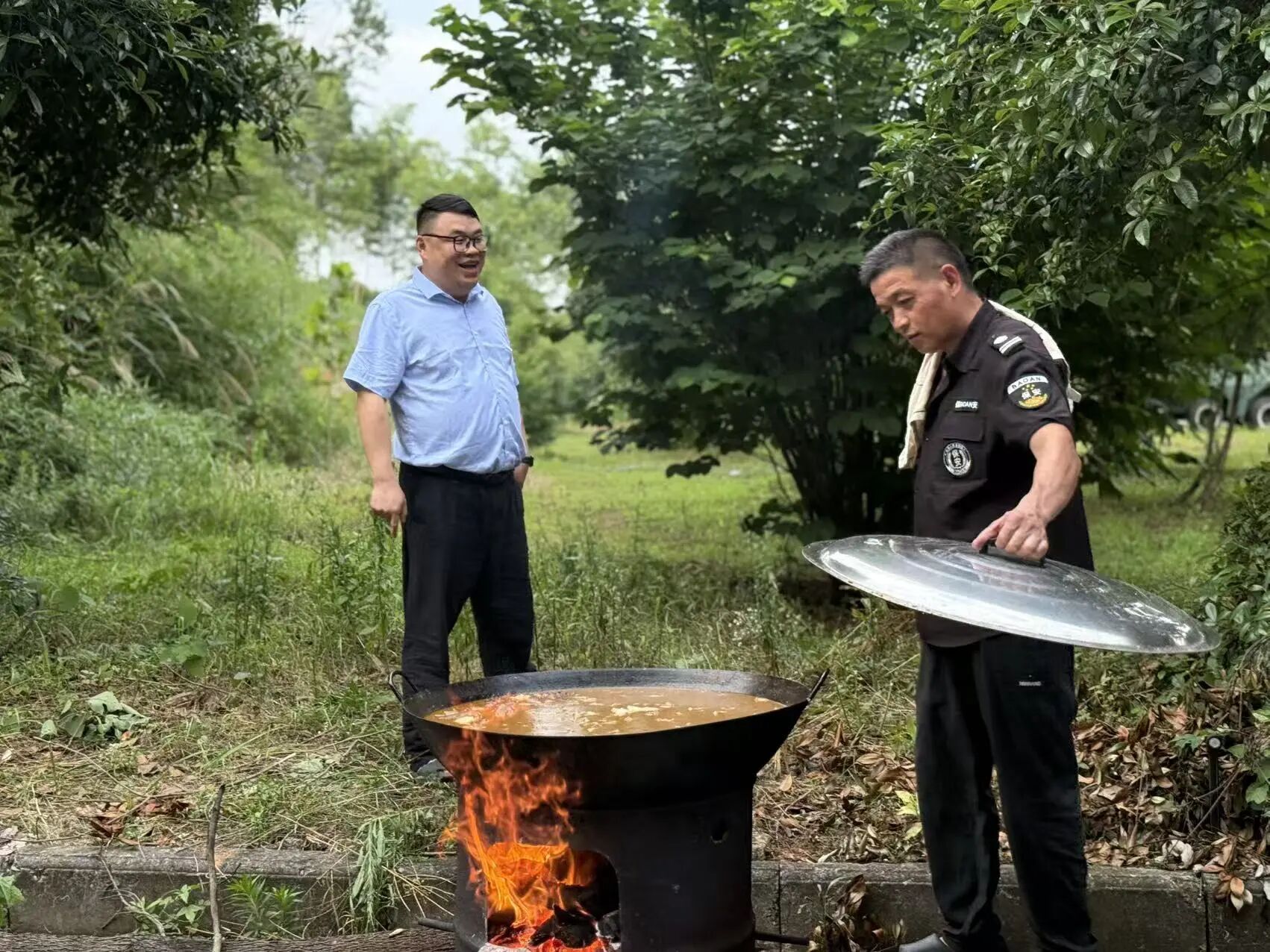 端午浓情，食味安康｜咸宁振宁技工学校师生牛头宴温情开席(图1)