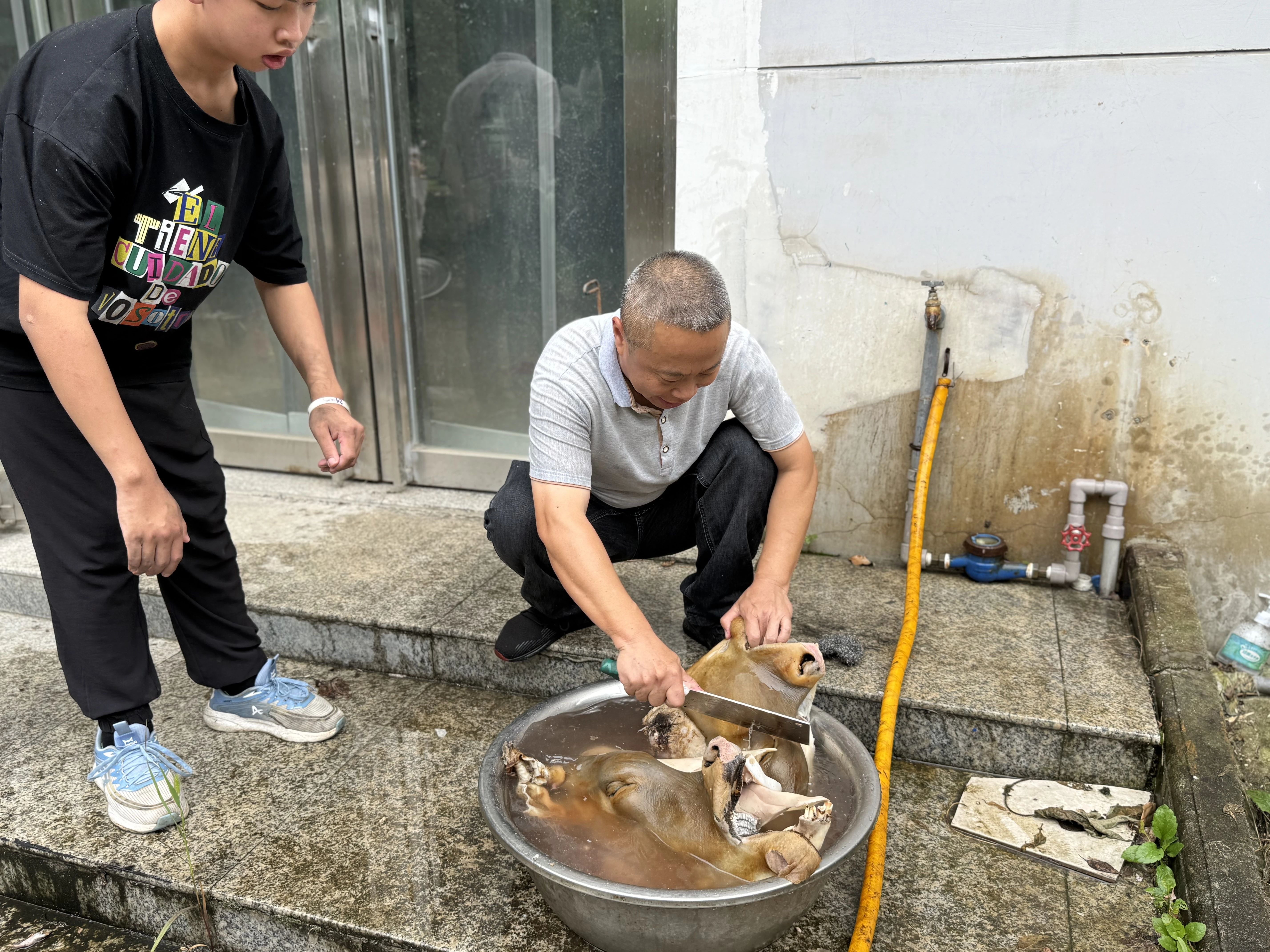 端午浓情，食味安康｜咸宁振宁技工学校师生牛头宴温情开席(图9)